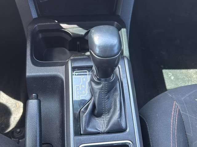 Used 2017 Toyota Tacoma TRD Off-Road w/ Premium & Technology Package AWD/4WD image 24