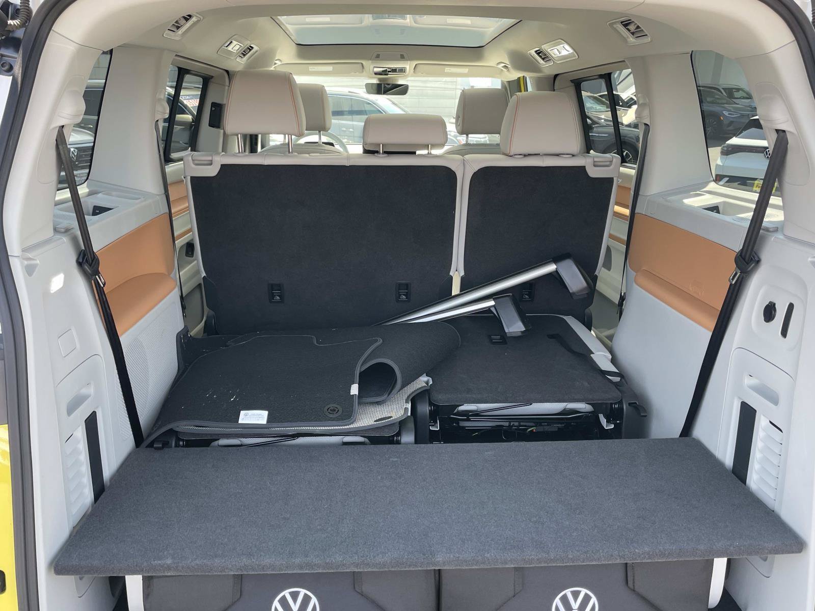 Certified 2025 Volkswagen ID. Buzz 1st Edition RWD image 5