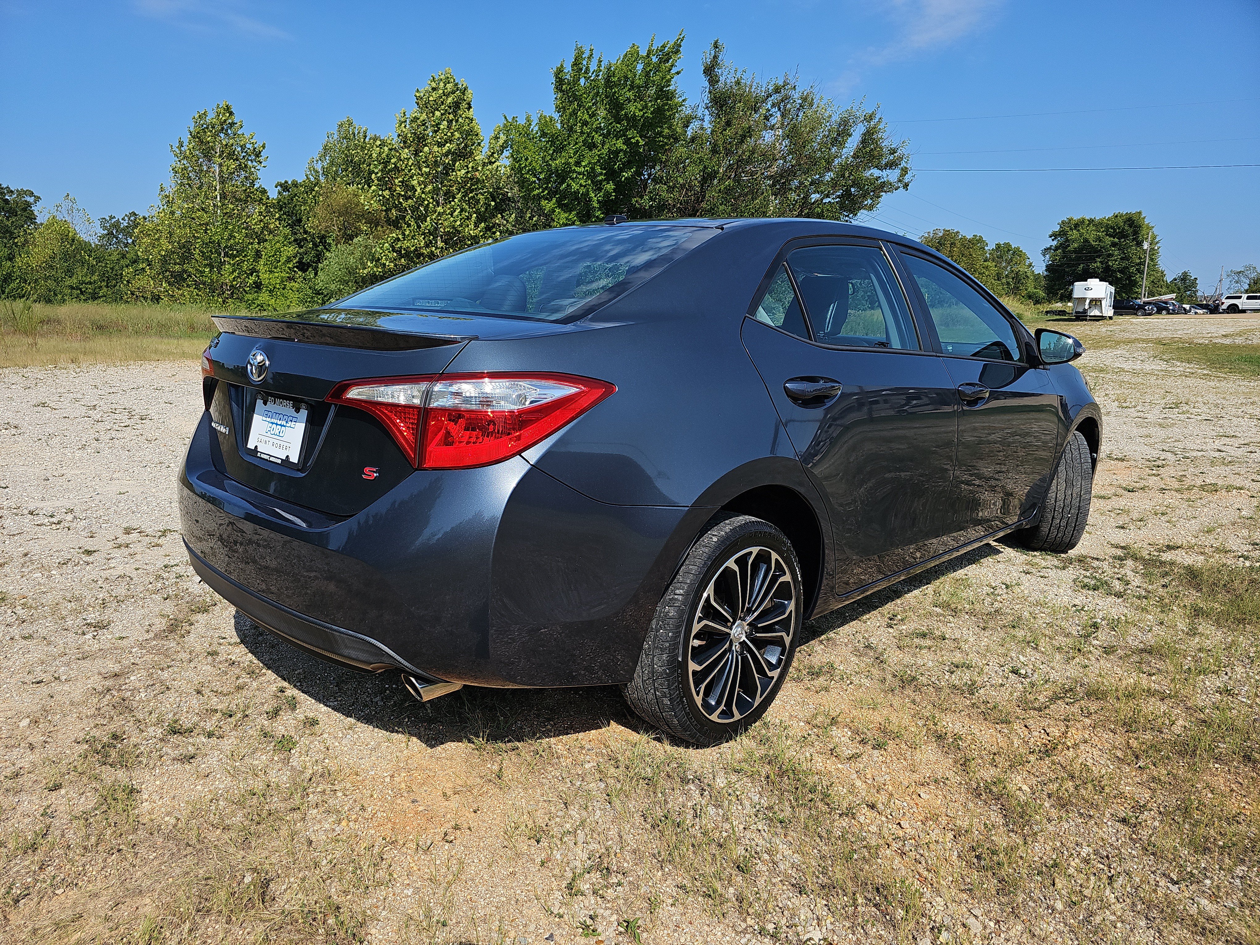 Used 2015 Toyota Corolla S Premium FWD image 4
