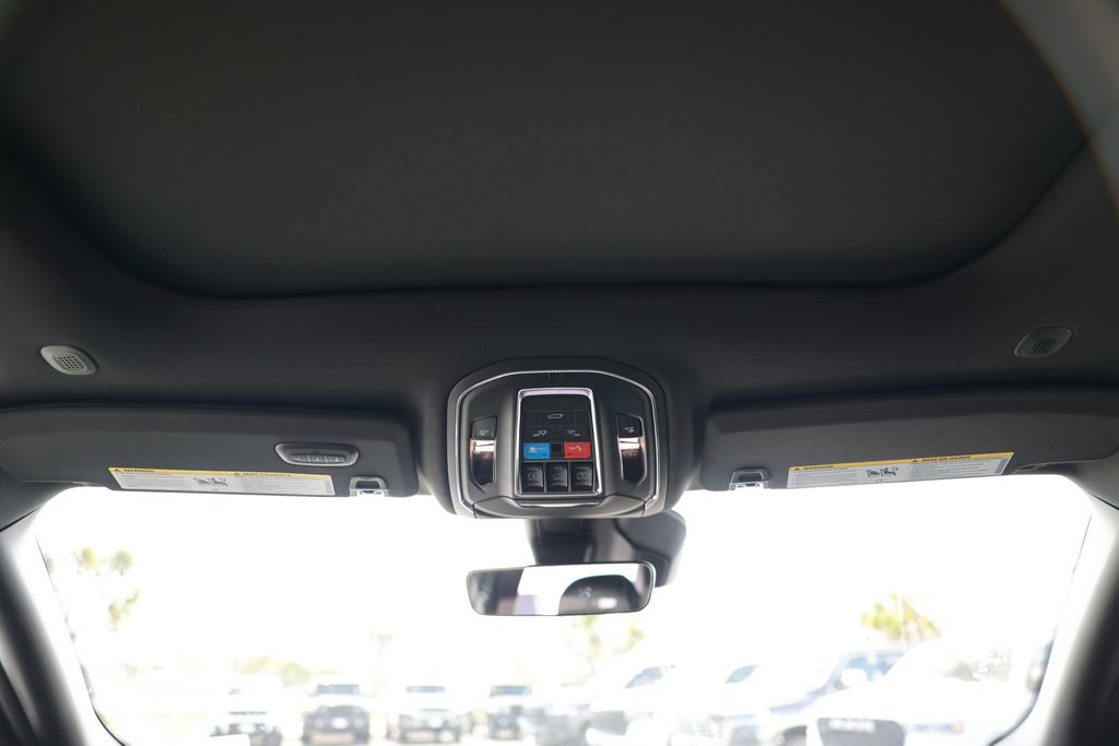 New 2025 Jeep Grand Cherokee Limited w/ Black Appearance Package image 27