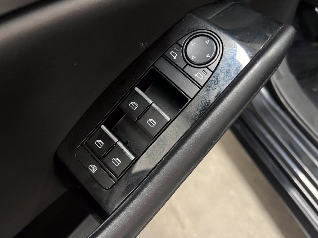Used 2024 MAZDA MAZDA3 s FWD image 13