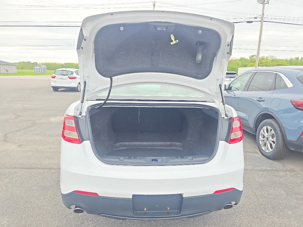 Used 2013 Ford Taurus SE FWD image 10