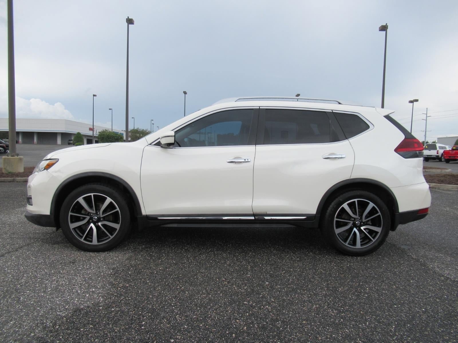 Used 2018 Nissan Rogue SL w/ Premium Package FWD image 4
