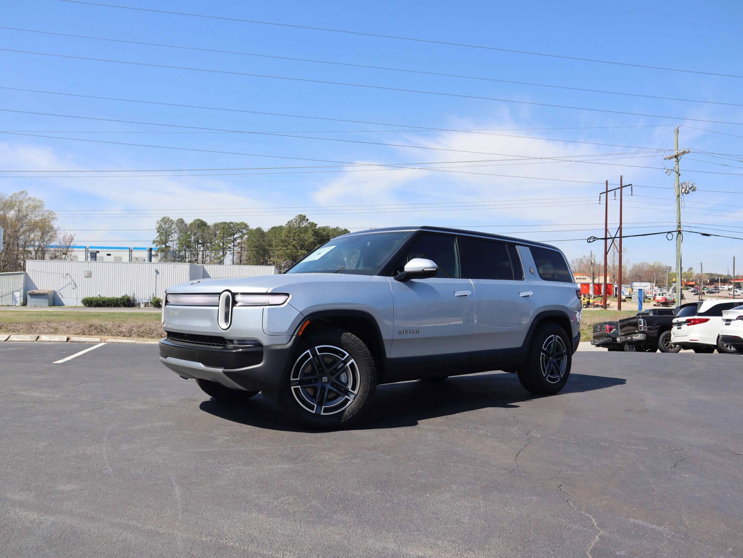 Used 2026 Rivian R1S Adventure image 7
