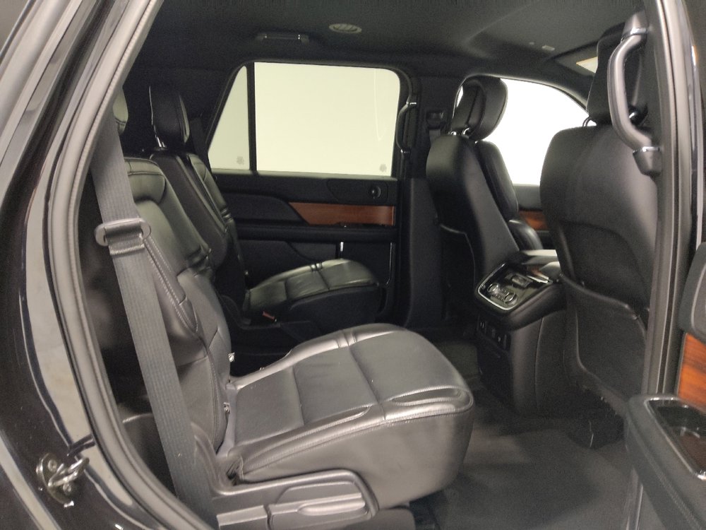 Used 2019 Lincoln Navigator Premiere image 19