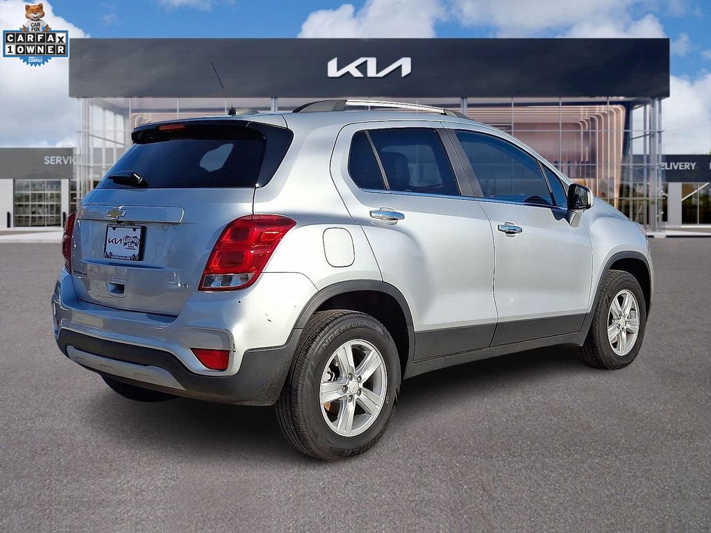 Used 2020 Chevrolet Trax LT w/ LT Convenience Package image 6