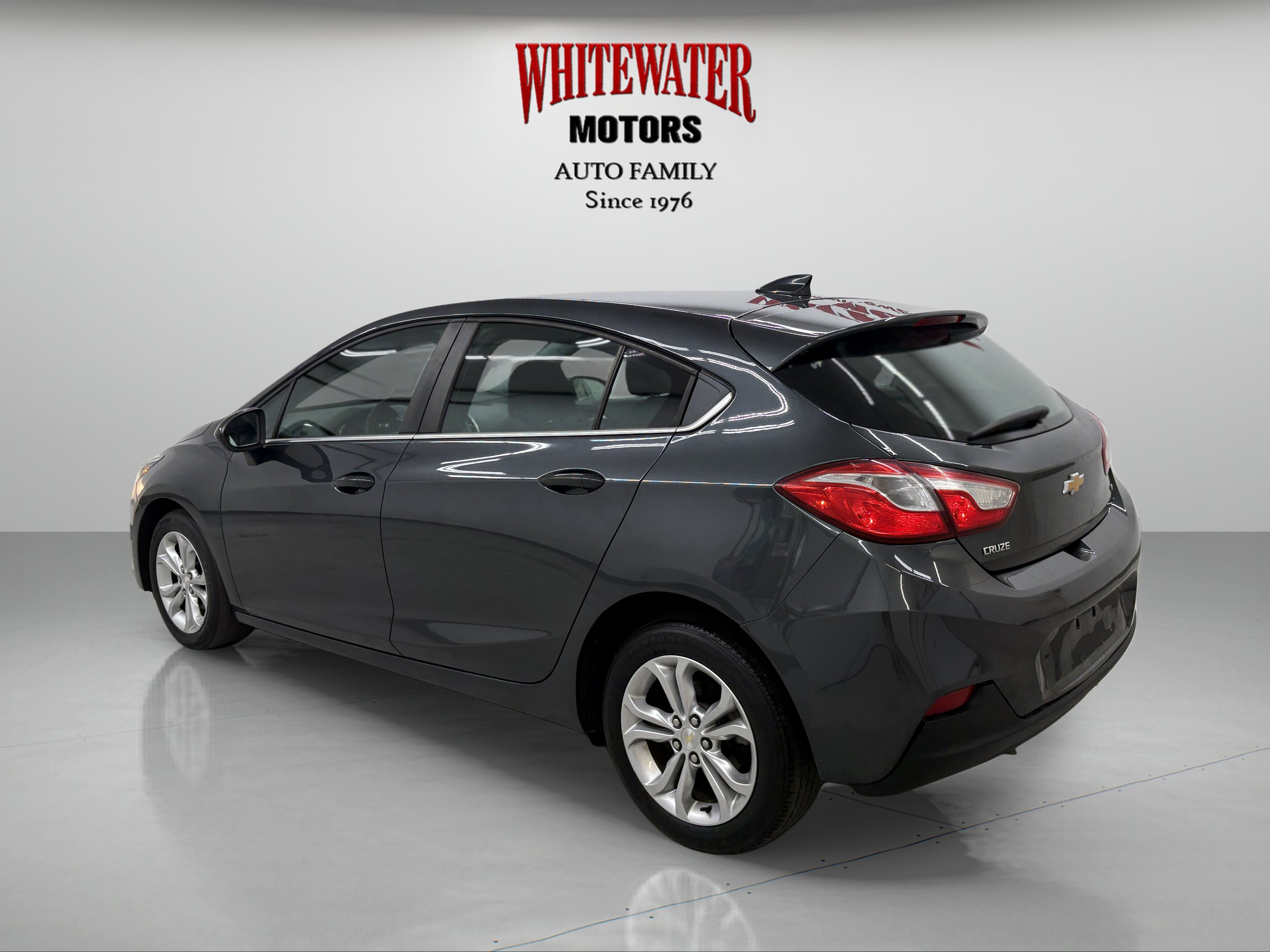 Used 2019 Chevrolet Cruze LT FWD image 2