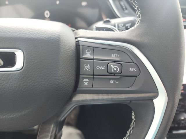 New 2025 Jeep Grand Cherokee Limited w/ Luxury Tech Group II image 15