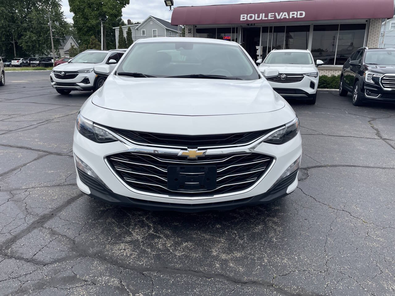 Used 2024 Chevrolet Malibu LT FWD image 9