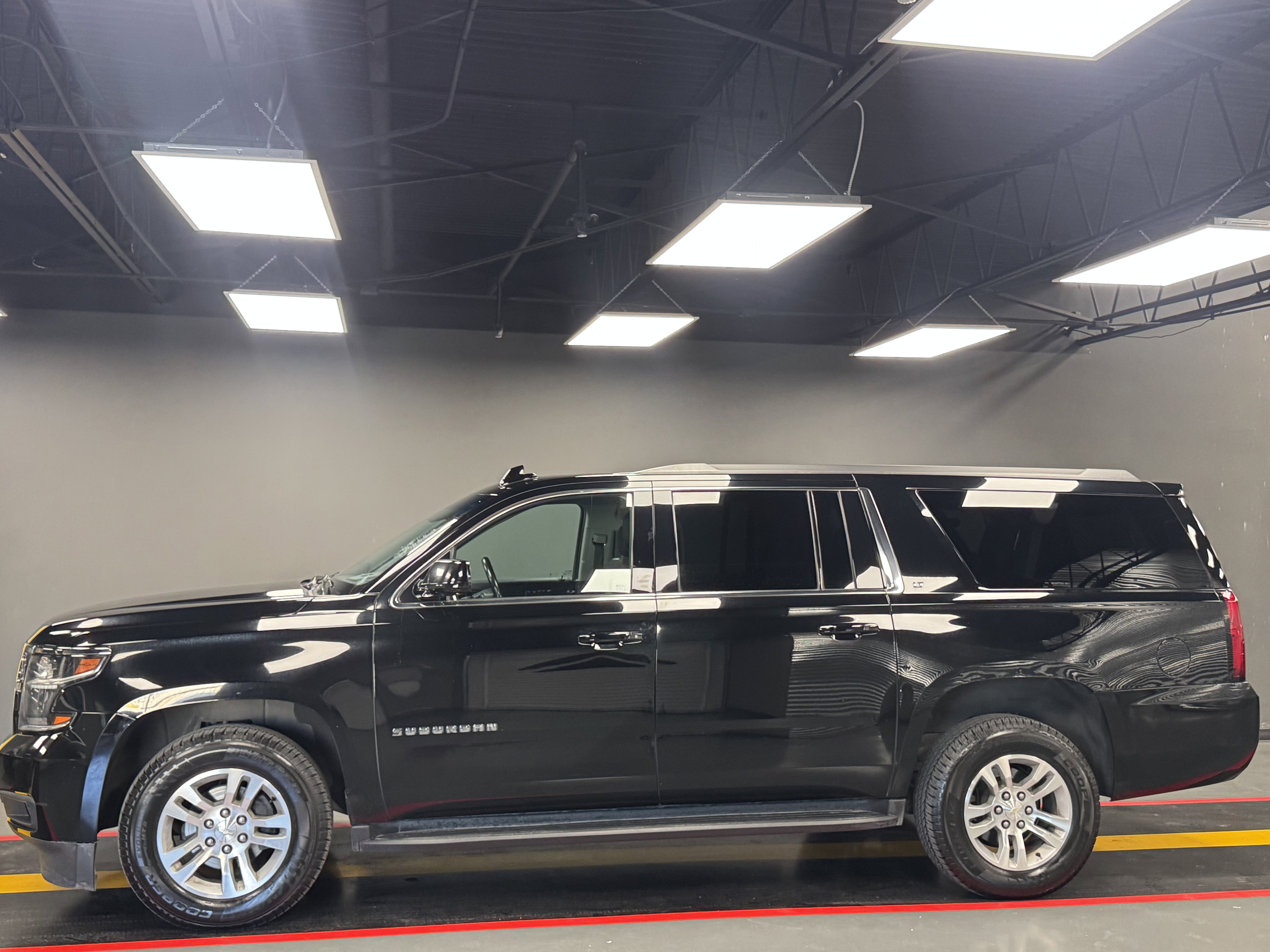 Used 2020 Chevrolet Suburban LT image 2