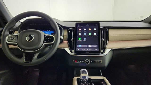 Used 2026 Volvo XC90 B6 Plus w/ Protection Package AWD/4WD image 24
