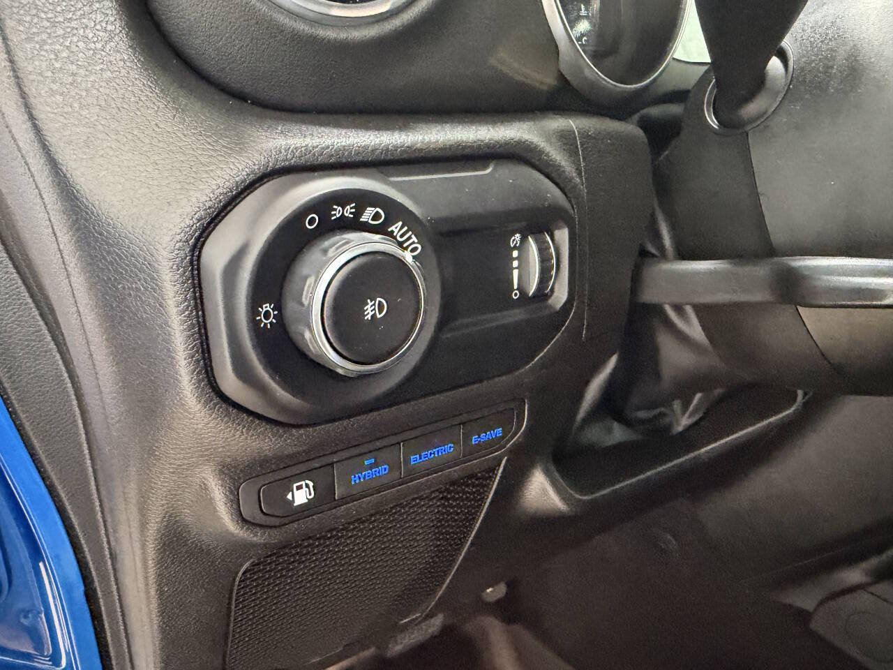 Used 2023 Jeep Wrangler Unlimited Sahara w/ Cold Weather Group AWD/4WD image 11