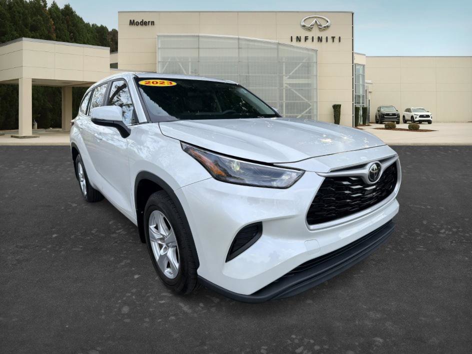 Used 2023 Toyota Highlander L image 3
