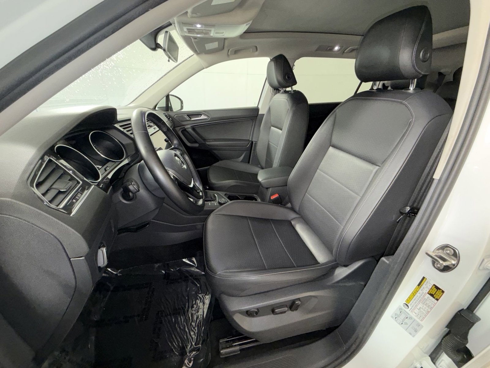 Used 2019 Volkswagen Tiguan SE w/ Panoramic Sunroof Package image 13
