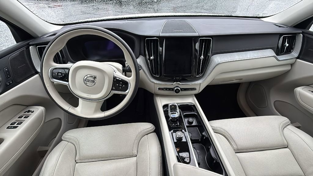 Certified 2024 Volvo XC60 T8 Ultimate w/ Climate Package image 7