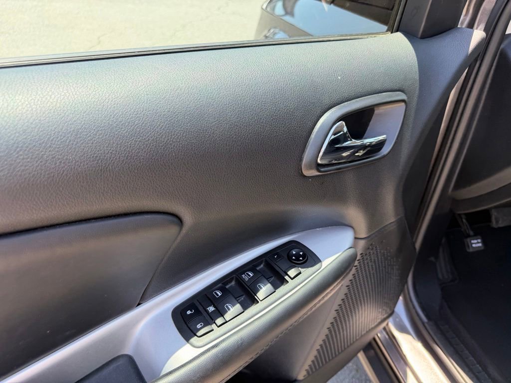 Used 2020 Dodge Journey SE w/ SE Popular Equipment Group FWD image 13