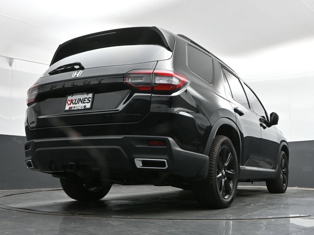 Used 2025 Honda Pilot Black Edition image 41