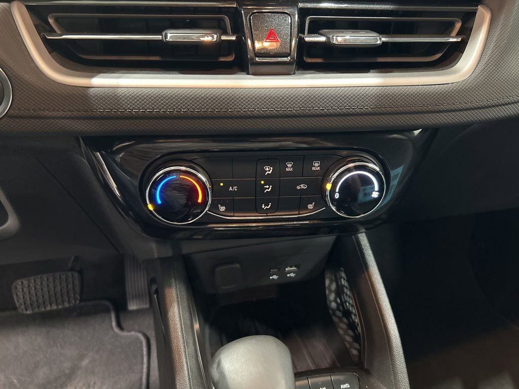 Used 2024 Chevrolet TrailBlazer LT w/ LT Cold Weather Package AWD/4WD image 23