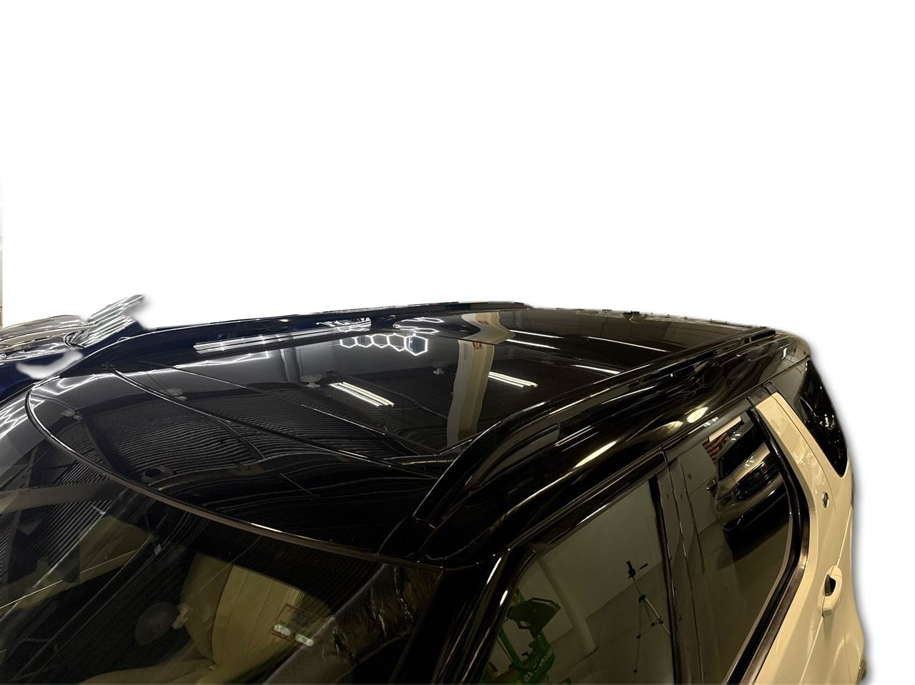 Used 2020 Land Rover Discovery Landmark AWD/4WD image 11