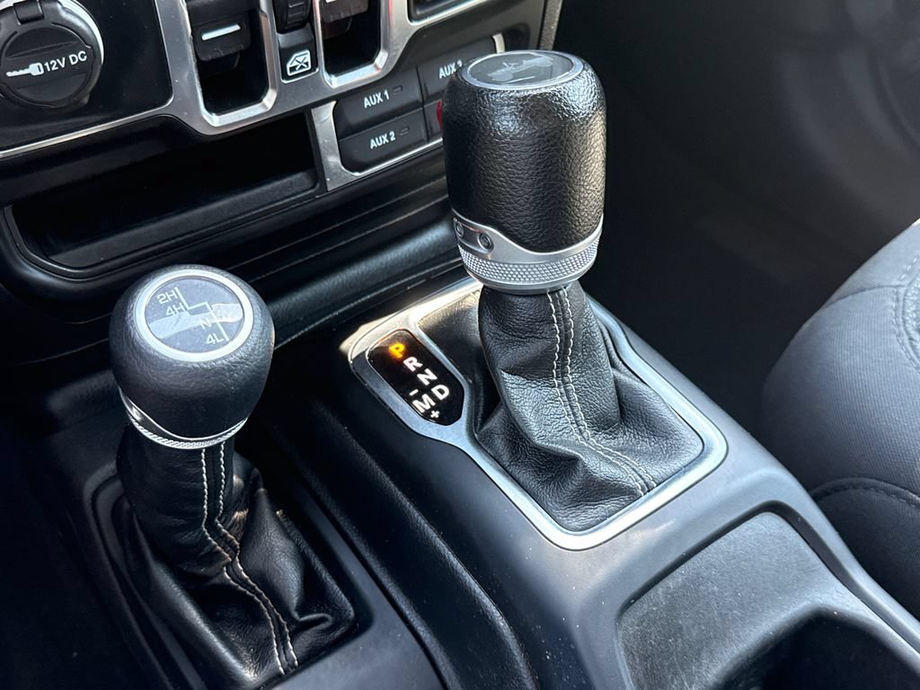 Used 2023 Jeep Wrangler Unlimited Sahara w/ Cold Weather Group AWD/4WD image 29