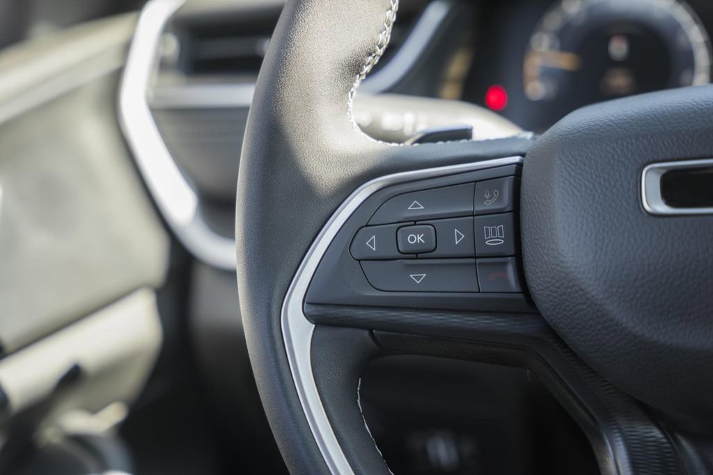 New 2025 Jeep Grand Cherokee Laredo X w/ Luxury Tech Group I image 29