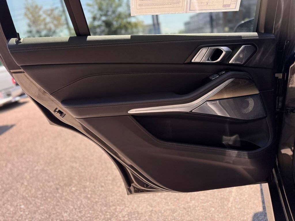 Used 2024 BMW ALPINA XB7 AWD/4WD image 21