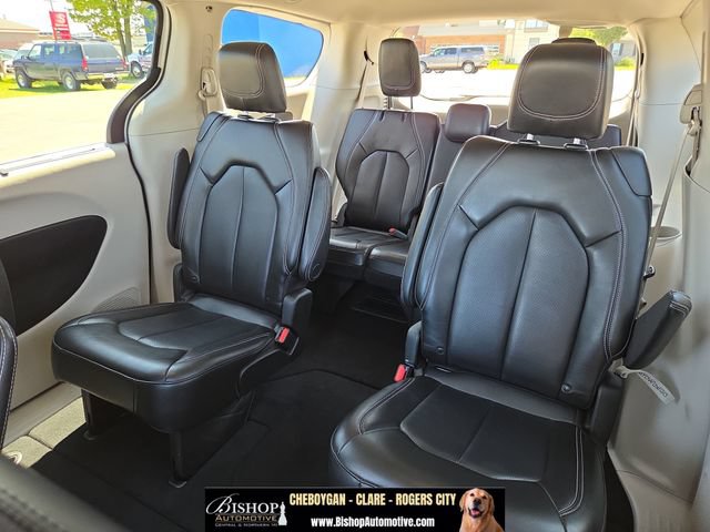 Used 2023 Chrysler Pacifica Touring-L FWD image 54