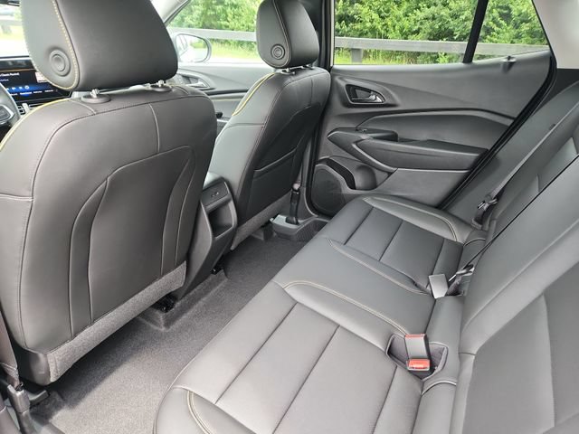 New 2026 Chevrolet Trax ACTIV w/ Sunroof Package FWD image 16