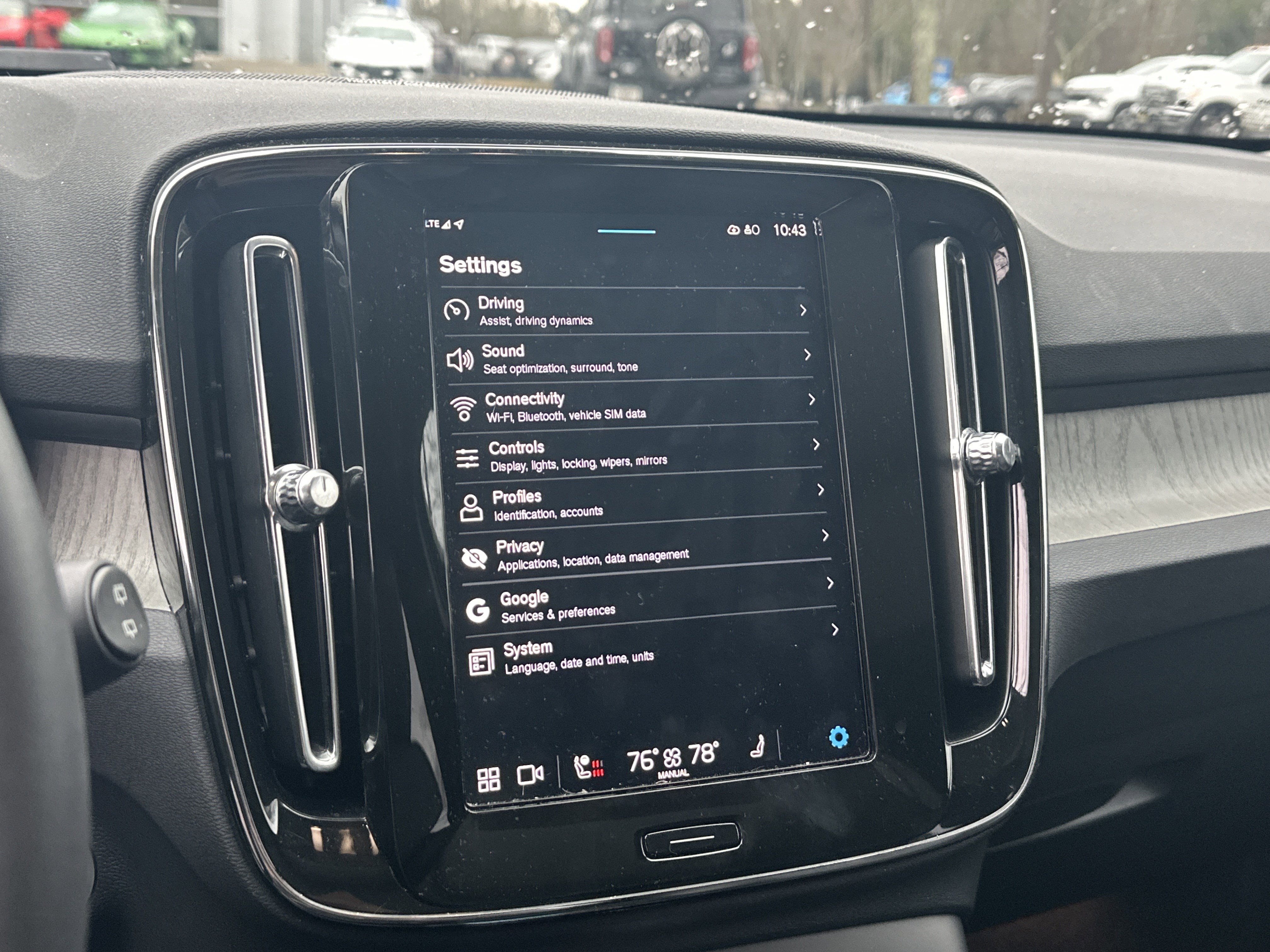 Used 2025 Volvo XC40 B5 Ultra image 30