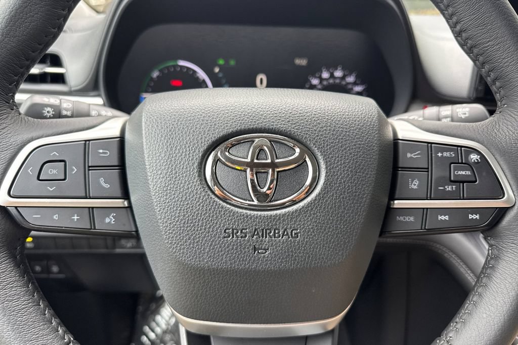 Certified 2025 Toyota Sienna XLE w/ XLE Plus Package AWD/4WD image 23