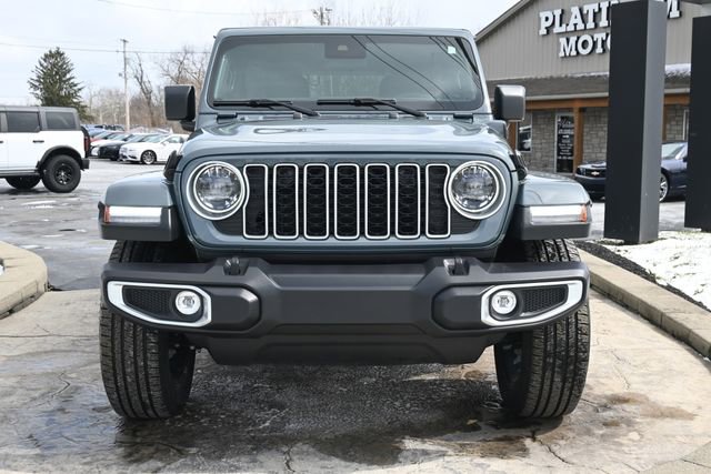 Used 2025 Jeep Wrangler Sahara image 2