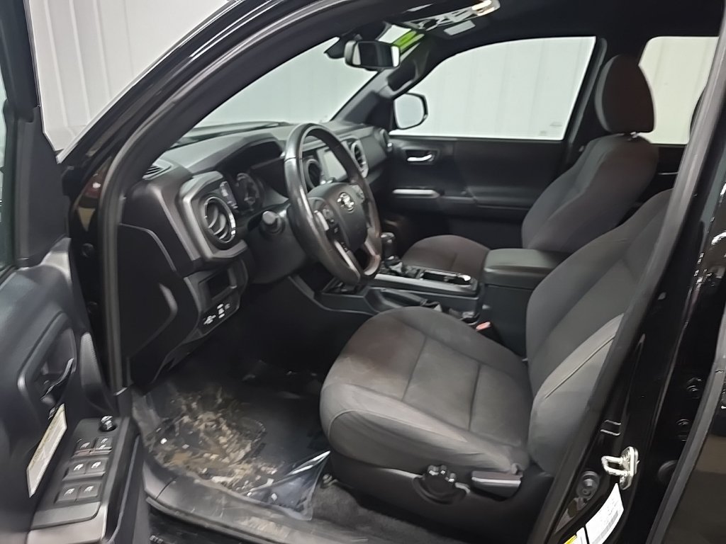 Used 2019 Toyota Tacoma TRD Off-Road AWD/4WD image 28
