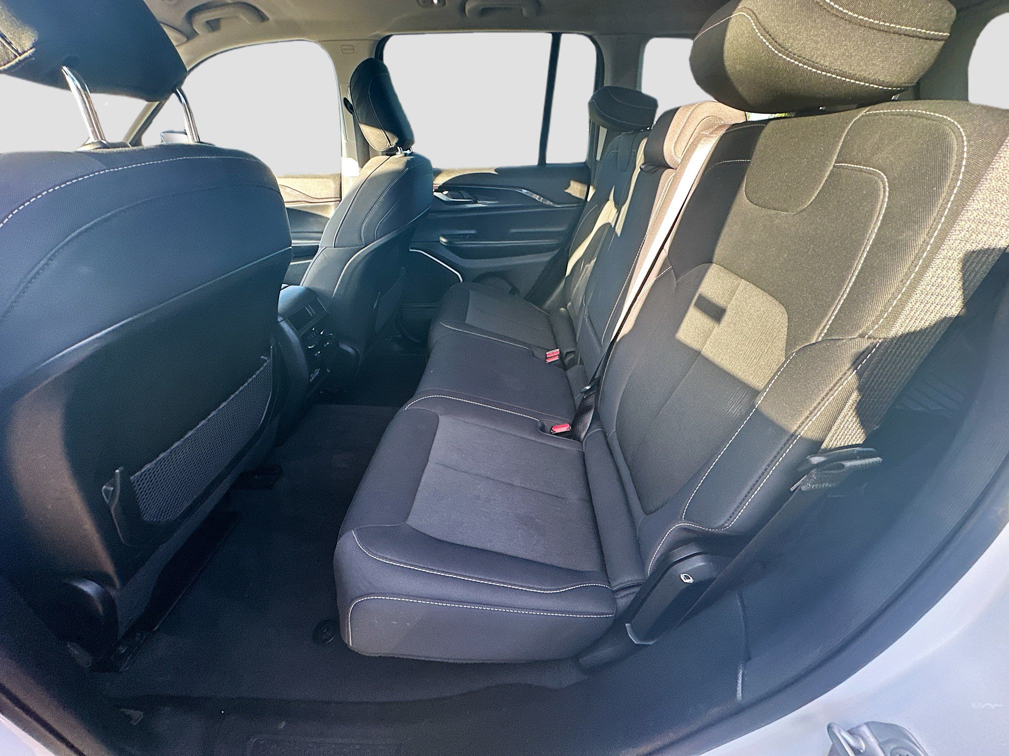 Used 2022 Jeep Grand Cherokee Laredo AWD/4WD image 27