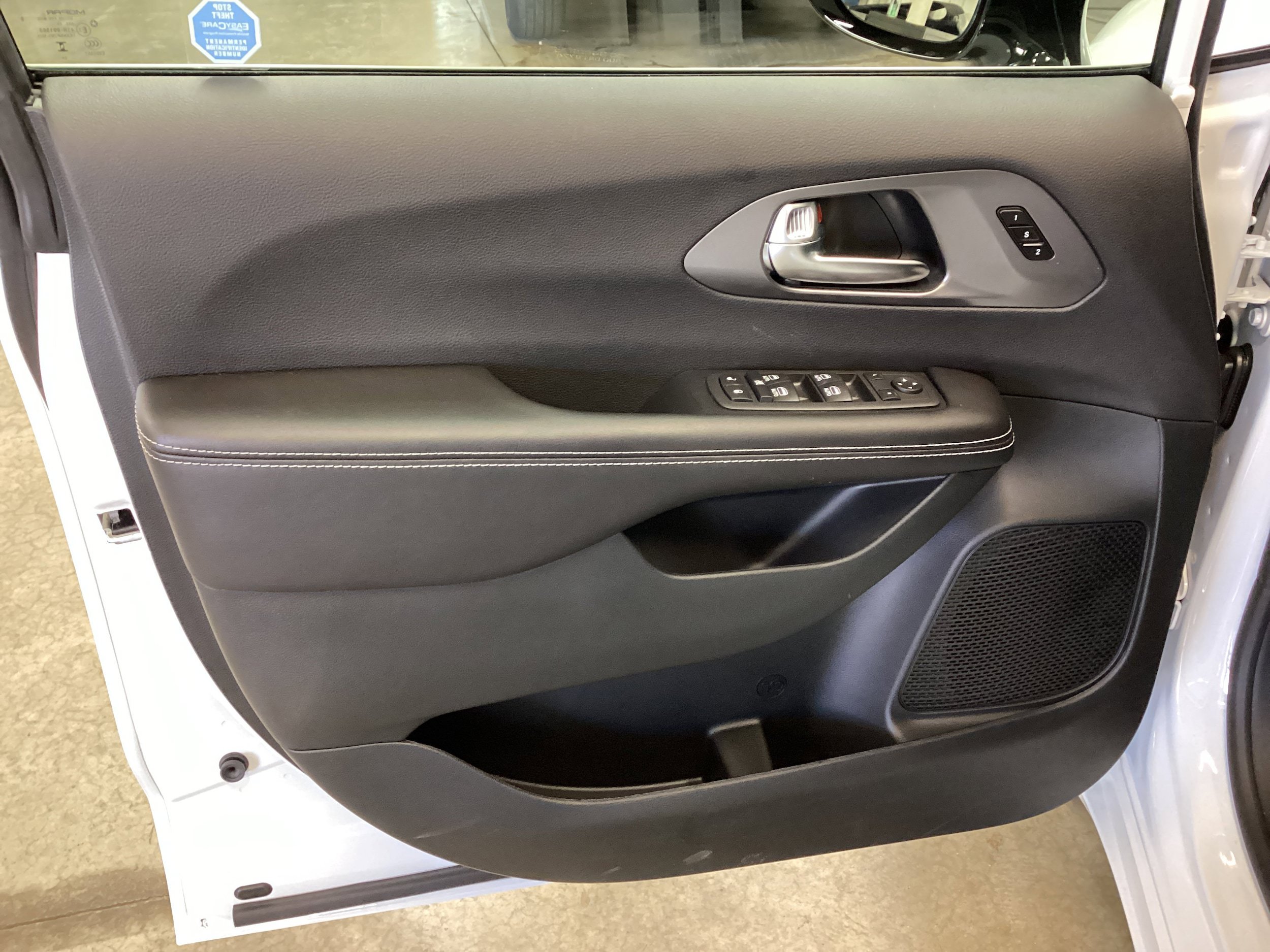 New 2026 Chrysler Pacifica Select FWD image 12