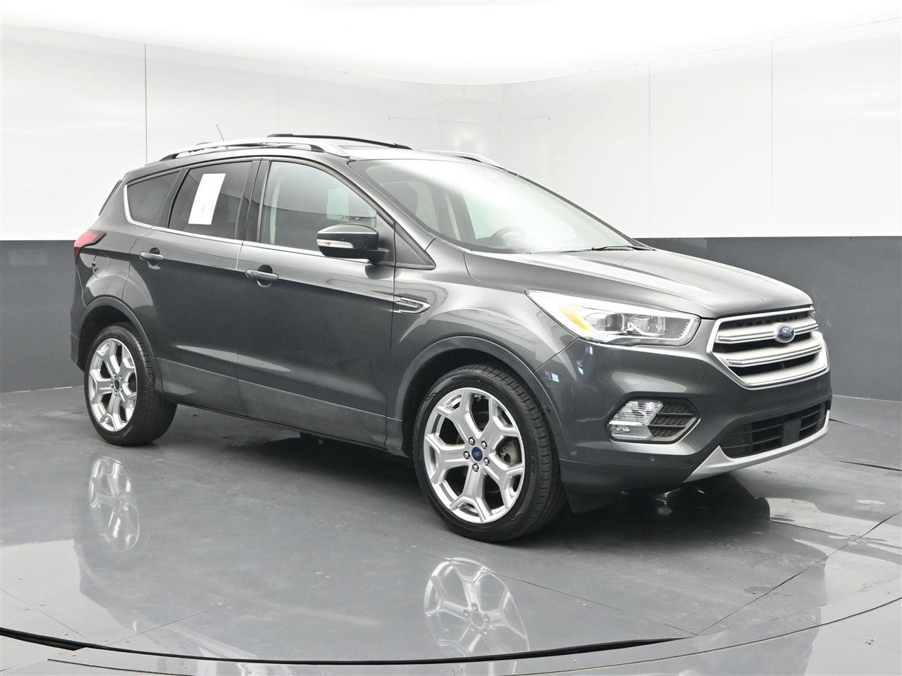 Used 2019 Ford Escape Titanium FWD image 3