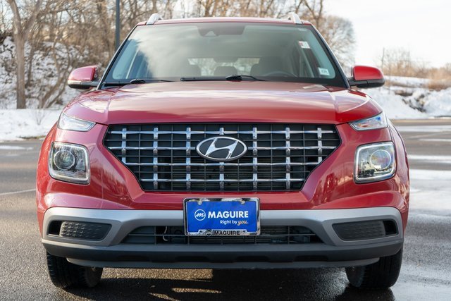 Used 2022 Hyundai Venue SEL image 3