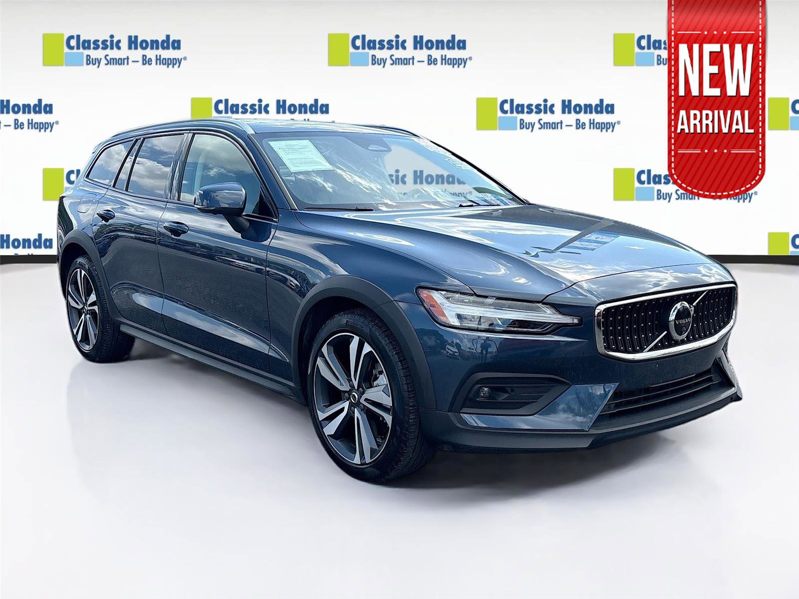 Used 2025 Volvo V60 B5 Cross Country Plus