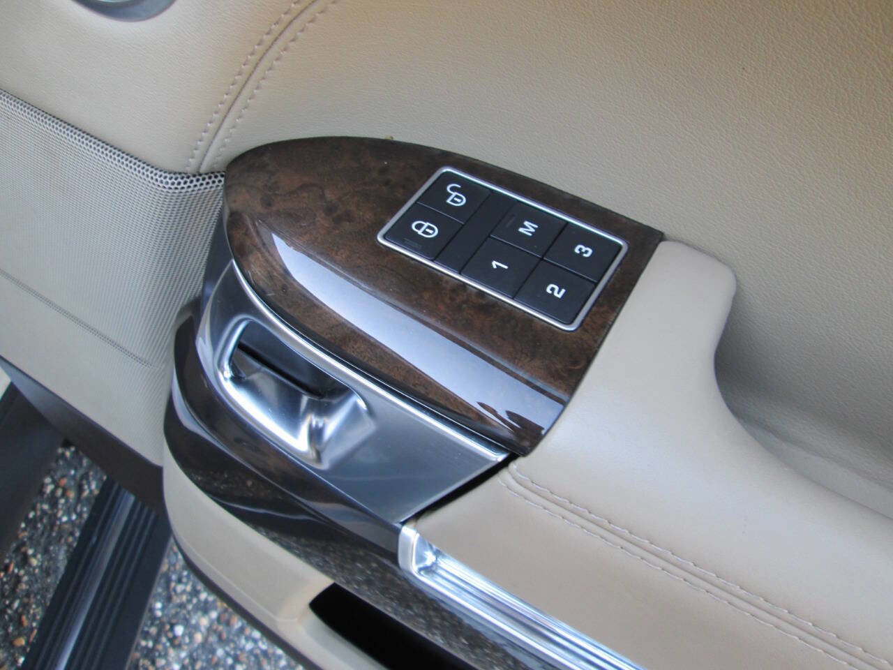 Used 2016 Land Rover Range Rover Long Wheelbase Supercharged image 42