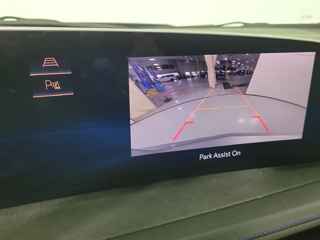 Used 2024 Cadillac XT4 Sport w/ Technology Package FWD image 28