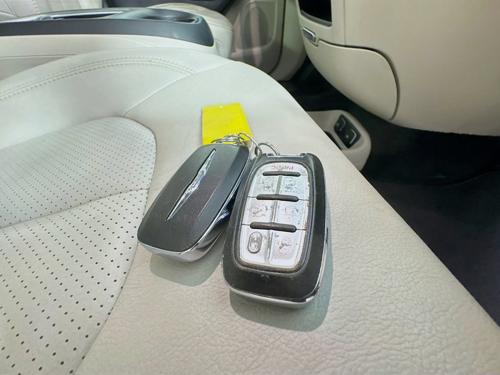 Used 2021 Chrysler Pacifica Touring-L w/ Premium & Safety Sphere Group FWD image 41