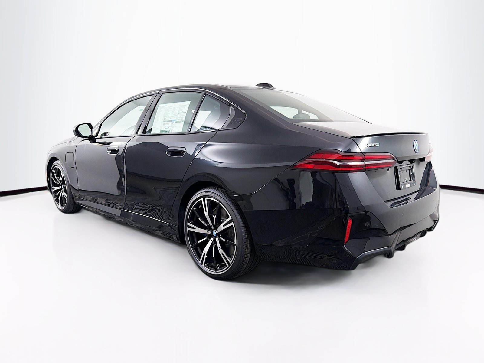 New 2027 BMW 550e xDrive AWD/4WD image 5