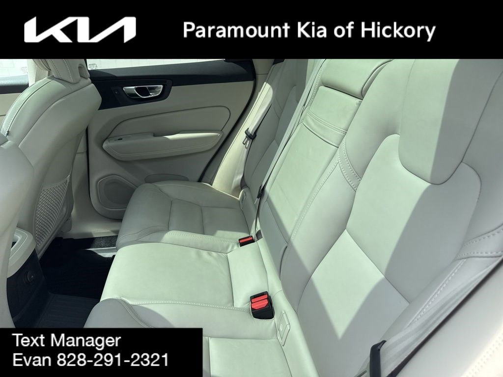 Used 2022 Volvo XC60 T8 Inscription image 14
