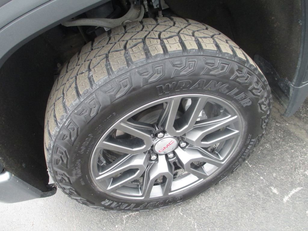 Used 2021 GMC Sierra 1500 AT4 w/ AT4 Premium Package AWD/4WD image 16