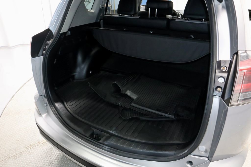 Used 2018 Toyota RAV4 Limited image 15