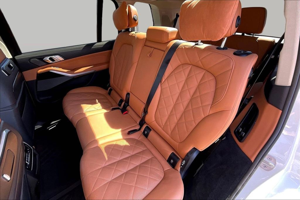 Used 2024 BMW X7 xDrive40i w/ Premium Package AWD/4WD image 22