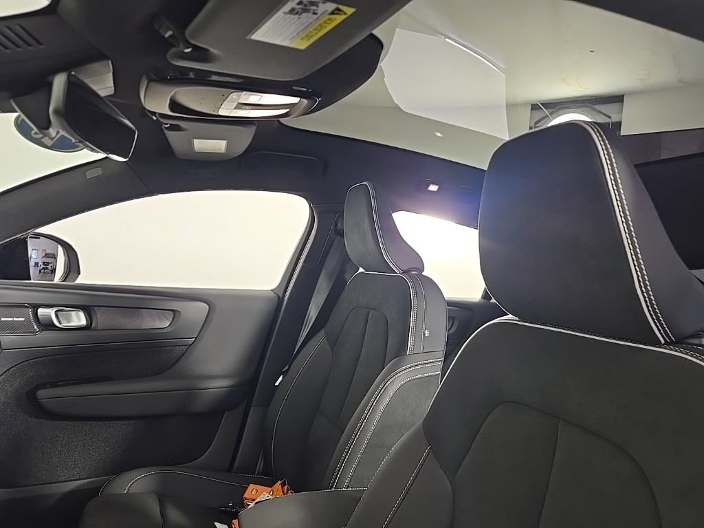 Certified 2023 Volvo C40 P8 Recharge Ultimate w/ Protection Package Premier AWD/4WD image 21