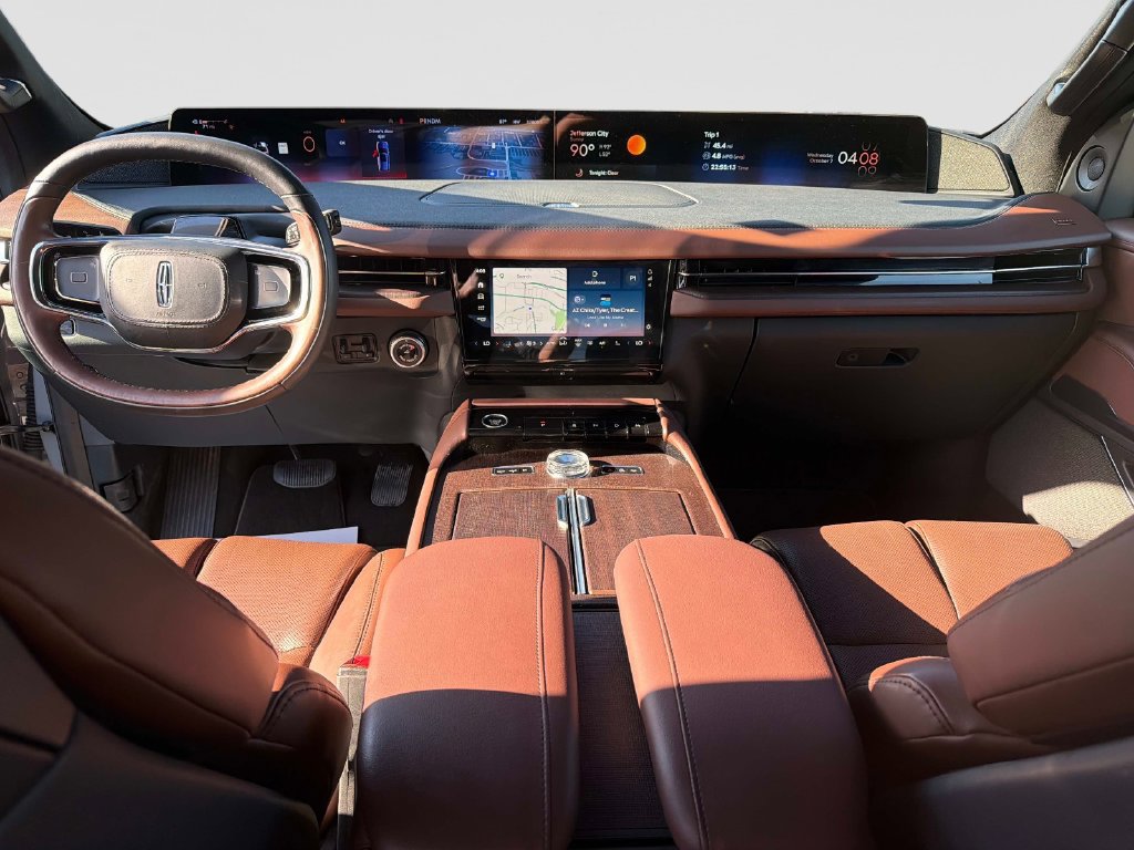 Used 2025 Lincoln Navigator Reserve AWD/4WD image 18