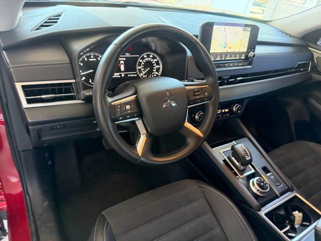 Used 2024 Mitsubishi Outlander SE Black Edition FWD image 14