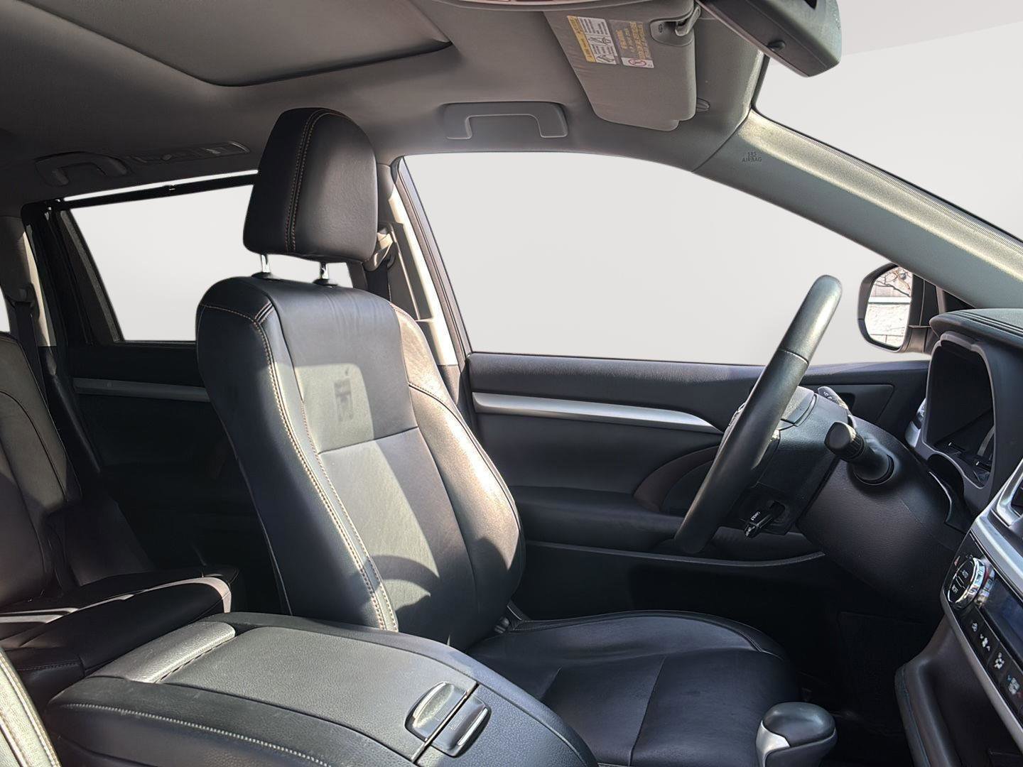 Used 2017 Toyota Highlander XLE image 16