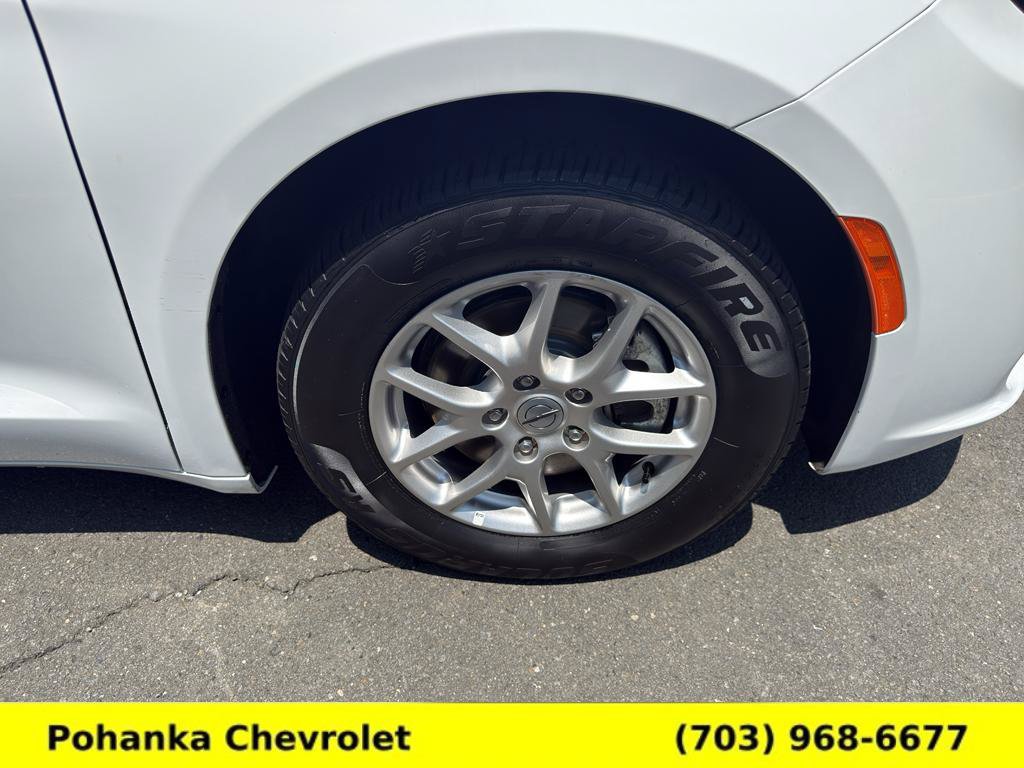 Used 2025 Chrysler Pacifica Select FWD image 27